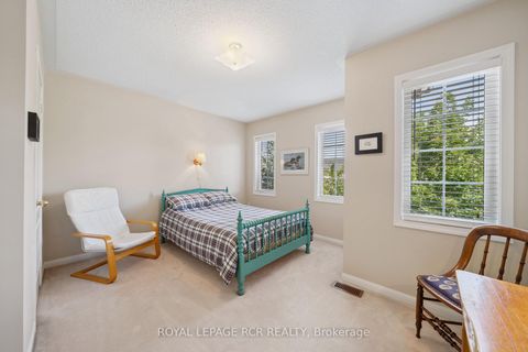 Photo 37 at 136 Dolce Crescent, Vellore Village, Vaughan