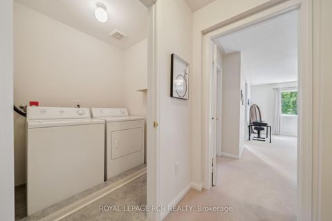 Photo 39 at 136 Dolce Crescent, Vellore Village, Vaughan
