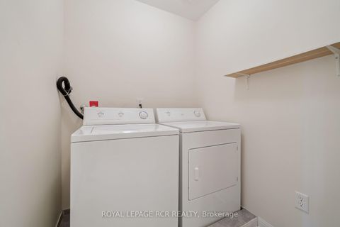 Photo 40 at 136 Dolce Crescent, Vellore Village, Vaughan