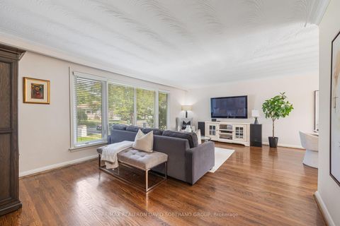 Photo 4 at 122 Collinson Boulevard, Clanton Park, Toronto