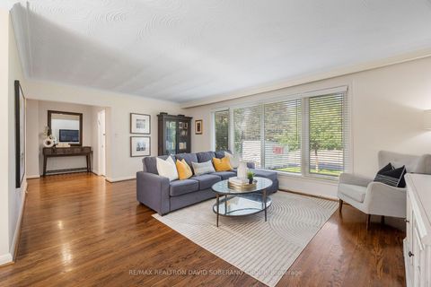 Photo 5 at 122 Collinson Boulevard, Clanton Park, Toronto