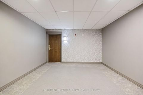 Photo 5 at 218 - 2 Maison Parc Court, Lakeview Estates, Vaughan