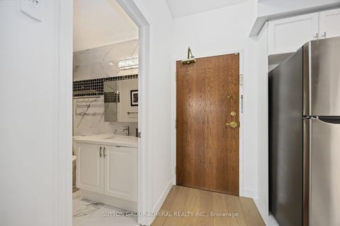Photo 6 at 218 - 2 Maison Parc Court, Lakeview Estates, Vaughan
