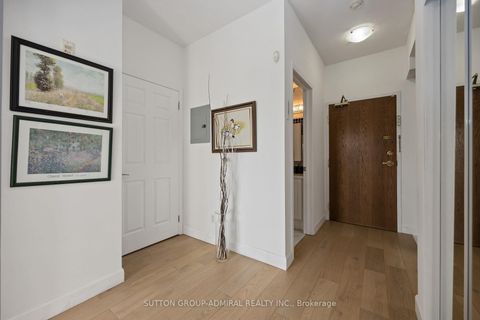 Photo 7 at 218 - 2 Maison Parc Court, Lakeview Estates, Vaughan