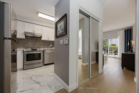 Photo 8 at 218 - 2 Maison Parc Court, Lakeview Estates, Vaughan