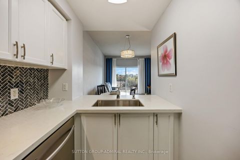 Photo 13 at 218 - 2 Maison Parc Court, Lakeview Estates, Vaughan