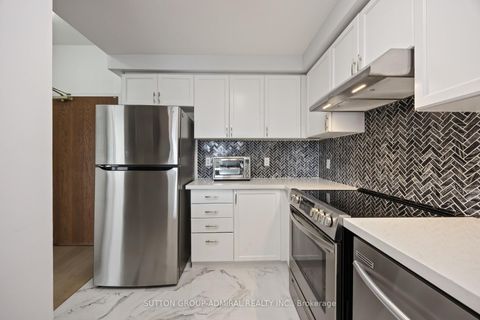Photo 14 at 218 - 2 Maison Parc Court, Lakeview Estates, Vaughan