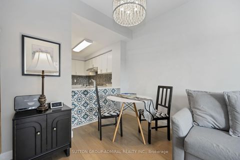 Photo 15 at 218 - 2 Maison Parc Court, Lakeview Estates, Vaughan
