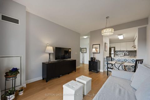 Photo 18 at 218 - 2 Maison Parc Court, Lakeview Estates, Vaughan