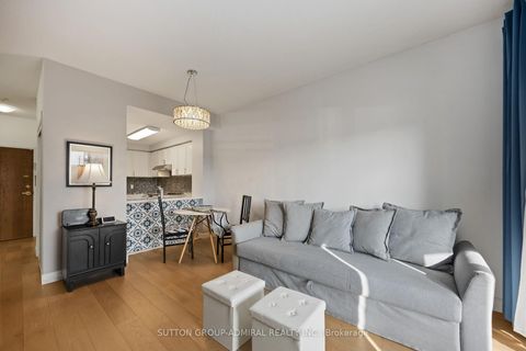 Photo 19 at 218 - 2 Maison Parc Court, Lakeview Estates, Vaughan