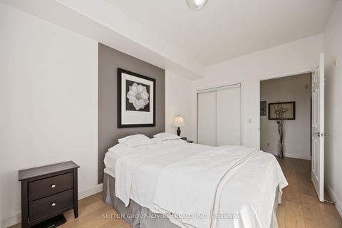 Photo 22 at 218 - 2 Maison Parc Court, Lakeview Estates, Vaughan