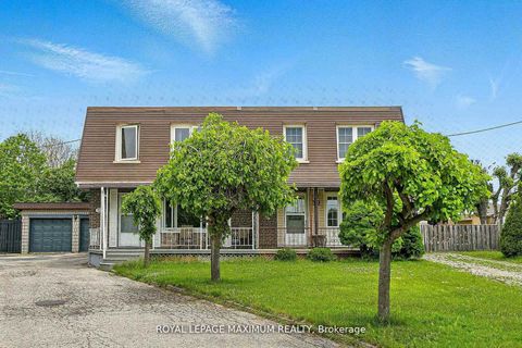 Photo 0 at 32 Fennimore Crescent, Jane Heights, Toronto