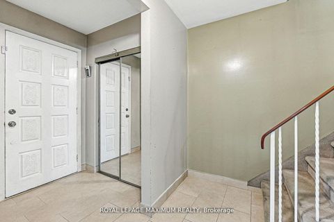 Photo 4 at 32 Fennimore Crescent, Jane Heights, Toronto