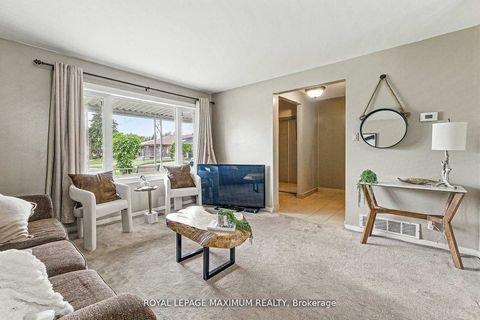 Photo 6 at 32 Fennimore Crescent, Jane Heights, Toronto