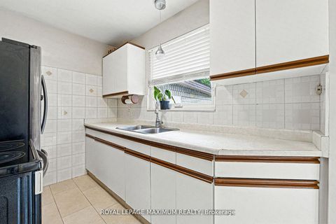 Photo 13 at 32 Fennimore Crescent, Jane Heights, Toronto