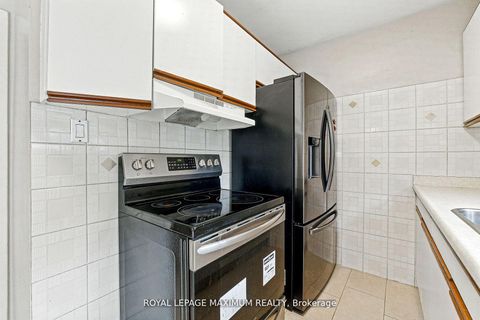 Photo 15 at 32 Fennimore Crescent, Jane Heights, Toronto