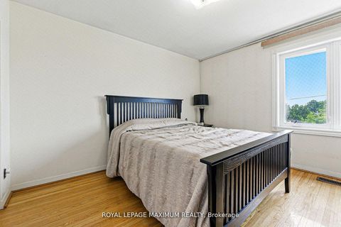 Photo 18 at 32 Fennimore Crescent, Jane Heights, Toronto