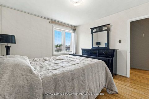 Photo 19 at 32 Fennimore Crescent, Jane Heights, Toronto