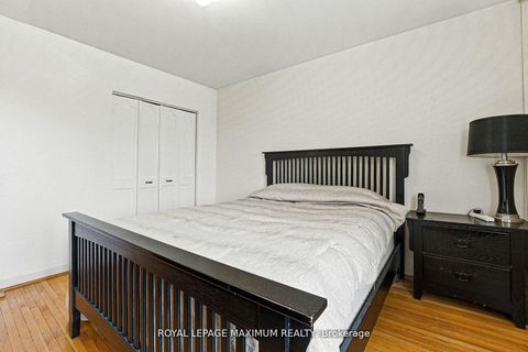 Photo 20 at 32 Fennimore Crescent, Jane Heights, Toronto