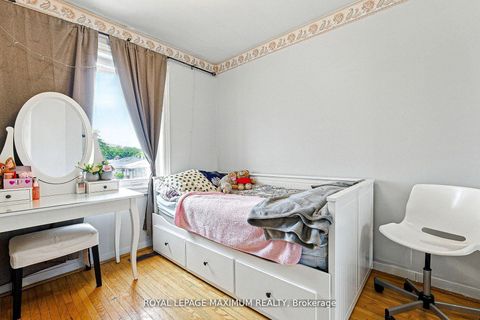 Photo 21 at 32 Fennimore Crescent, Jane Heights, Toronto
