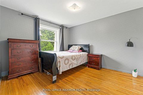 Photo 22 at 32 Fennimore Crescent, Jane Heights, Toronto