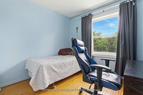 Photo 23 at 32 Fennimore Crescent, Jane Heights, Toronto