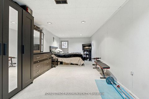 Photo 29 at 32 Fennimore Crescent, Jane Heights, Toronto