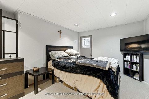 Photo 30 at 32 Fennimore Crescent, Jane Heights, Toronto