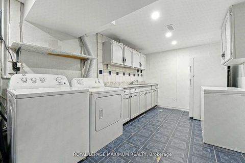 Photo 31 at 32 Fennimore Crescent, Jane Heights, Toronto