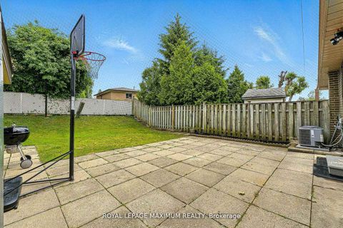 Photo 33 at 32 Fennimore Crescent, Jane Heights, Toronto
