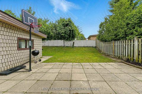 Photo 34 at 32 Fennimore Crescent, Jane Heights, Toronto