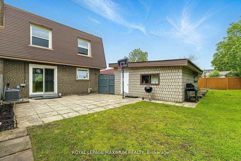 Photo 35 at 32 Fennimore Crescent, Jane Heights, Toronto