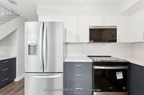Photo 14 at 906 - 18 Merton Street, Mount Pleasant West, Toronto