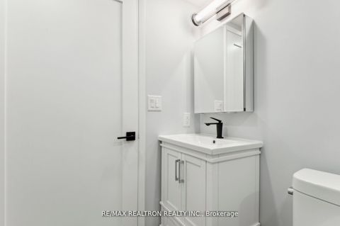 Photo 27 at 906 - 18 Merton Street, Mount Pleasant West, Toronto