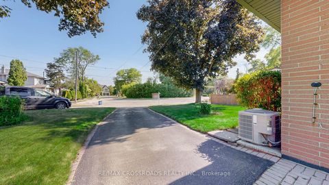 Photo 4 at 457 Paliser Court N, Harding, Richmond Hill