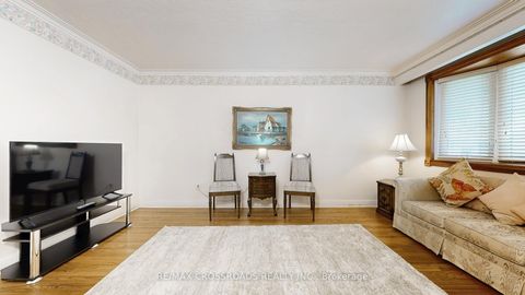 Photo 8 at 457 Paliser Court N, Harding, Richmond Hill