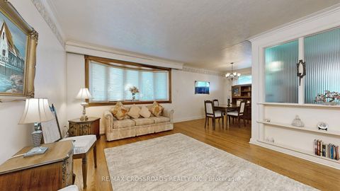 Photo 10 at 457 Paliser Court N, Harding, Richmond Hill