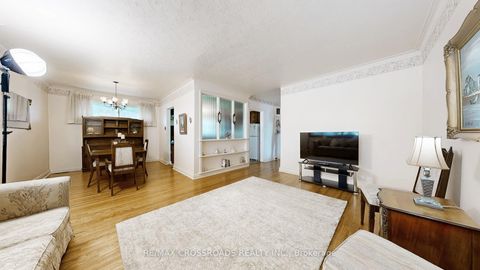 Photo 11 at 457 Paliser Court N, Harding, Richmond Hill