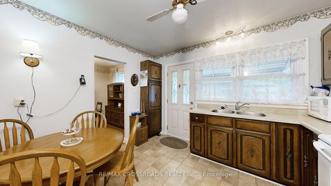 Photo 17 at 457 Paliser Court N, Harding, Richmond Hill