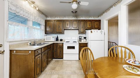 Photo 18 at 457 Paliser Court N, Harding, Richmond Hill