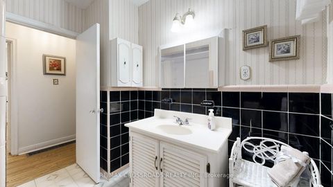 Photo 29 at 457 Paliser Court N, Harding, Richmond Hill