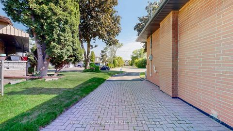 Photo 46 at 457 Paliser Court N, Harding, Richmond Hill