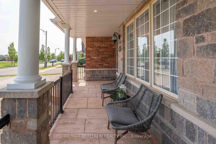 Photo 3 at 18 Augustine Avenue, Oak Ridges, Richmond Hill
