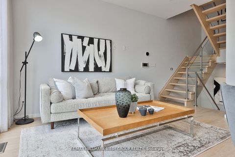 Photo 3 at 4 - 126 Spadina Road, Annex, Toronto