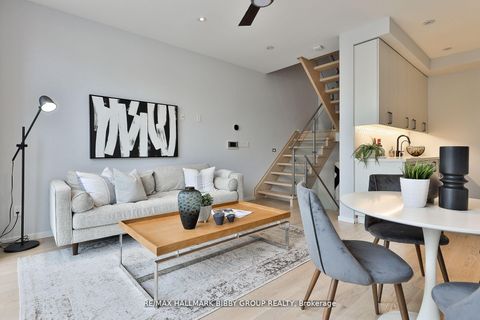 Photo 4 at 4 - 126 Spadina Road, Annex, Toronto