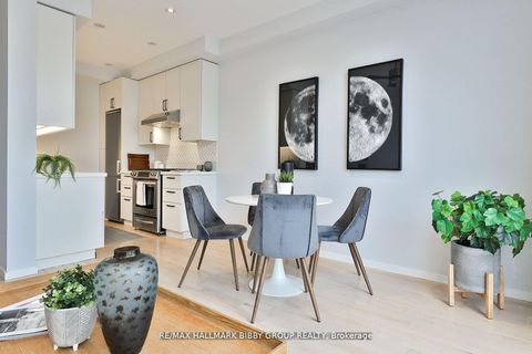 Photo 7 at 4 - 126 Spadina Road, Annex, Toronto