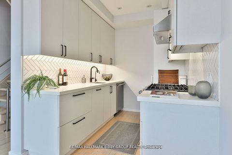Photo 8 at 4 - 126 Spadina Road, Annex, Toronto