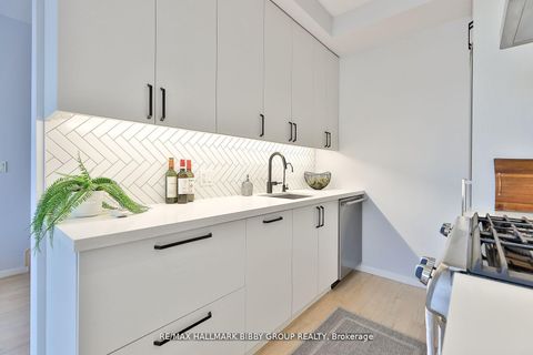 Photo 10 at 4 - 126 Spadina Road, Annex, Toronto