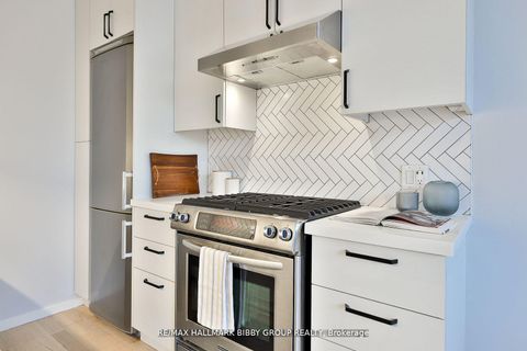 Photo 11 at 4 - 126 Spadina Road, Annex, Toronto