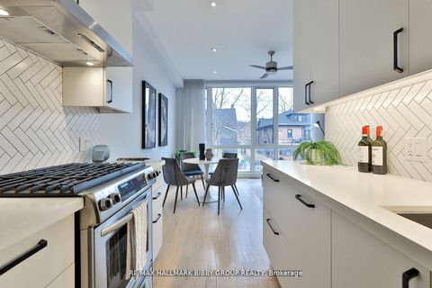 Photo 12 at 4 - 126 Spadina Road, Annex, Toronto